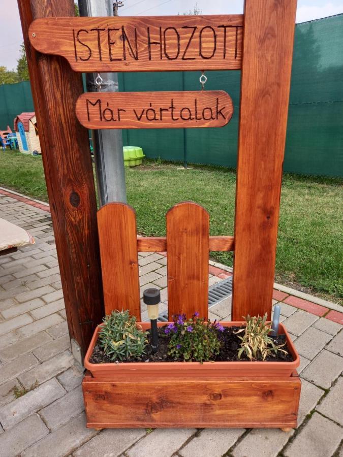 Hotel Jucus Vendégház Zalahaláp Esterno foto