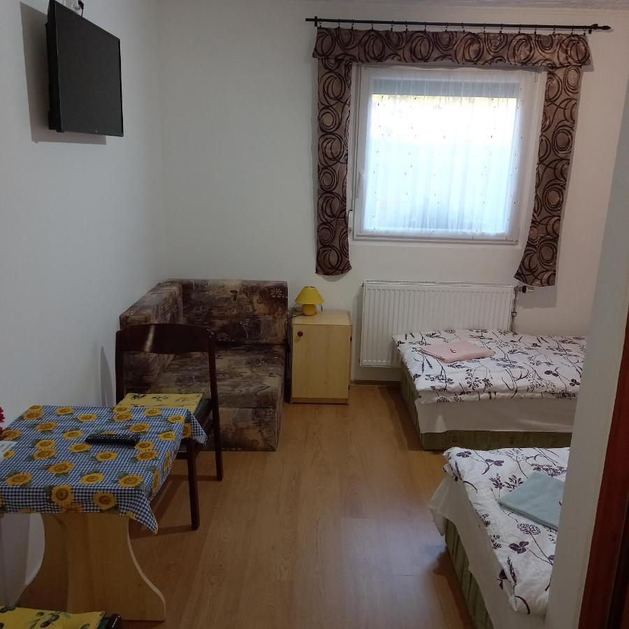 Hotel Jucus Vendégház Zalahaláp Esterno foto