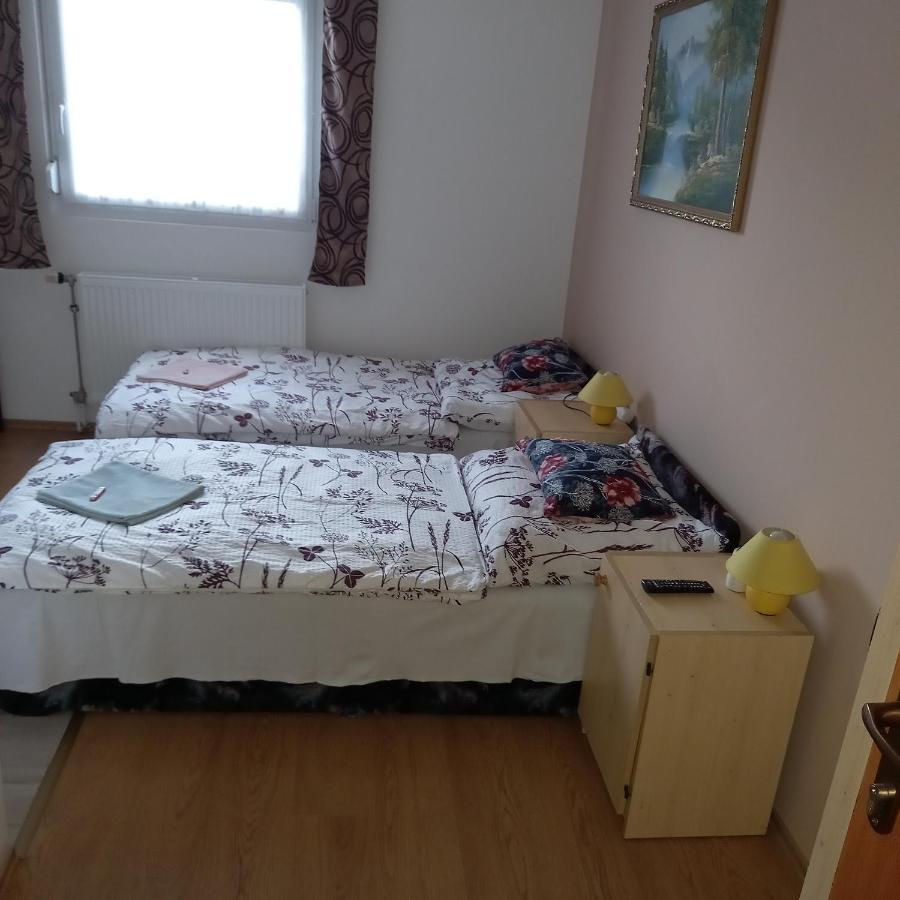 Hotel Jucus Vendégház Zalahaláp Esterno foto
